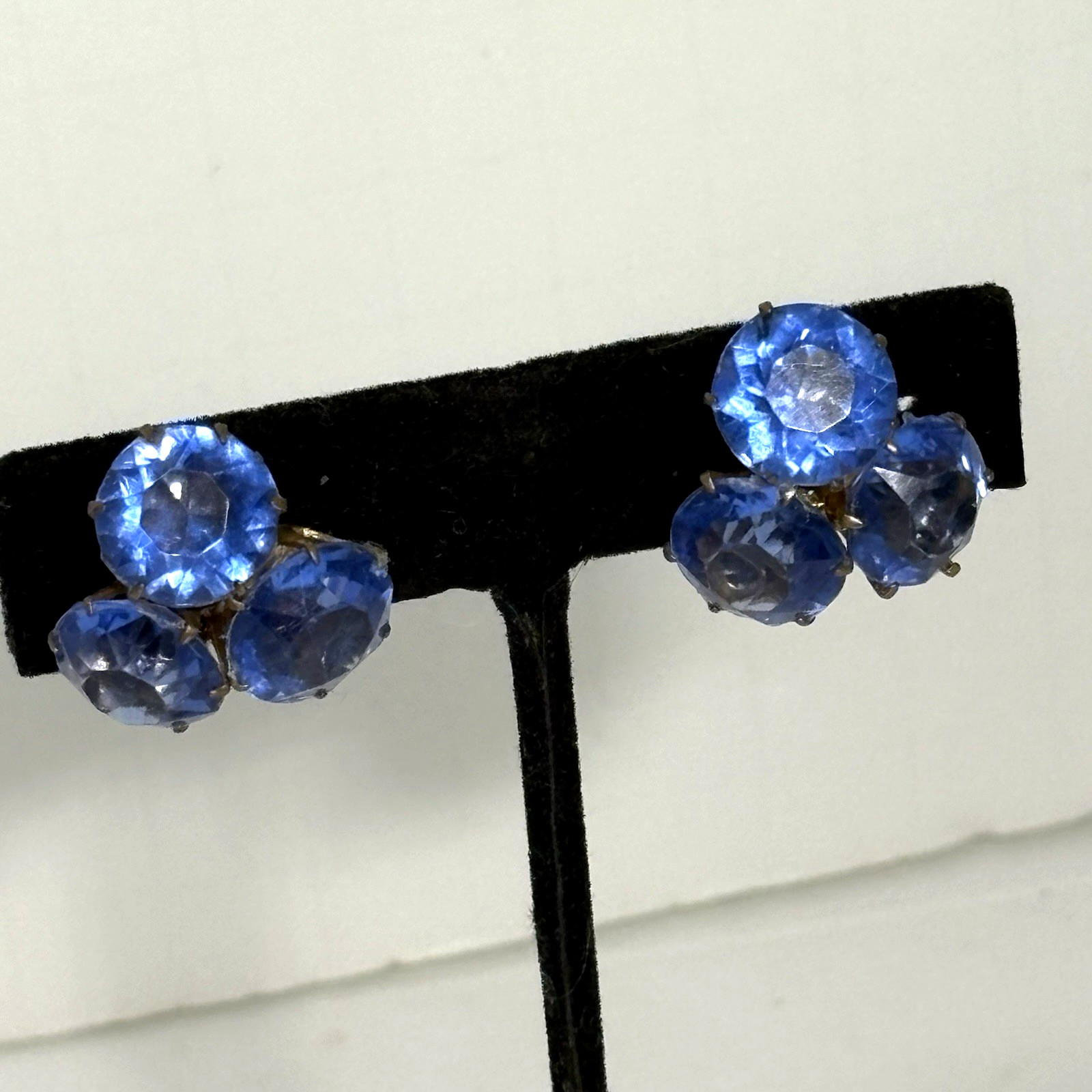 Vintage 40s BA Ballou Blue Rhinestone Cluster Earrings Prong Set Clip 3 Stones