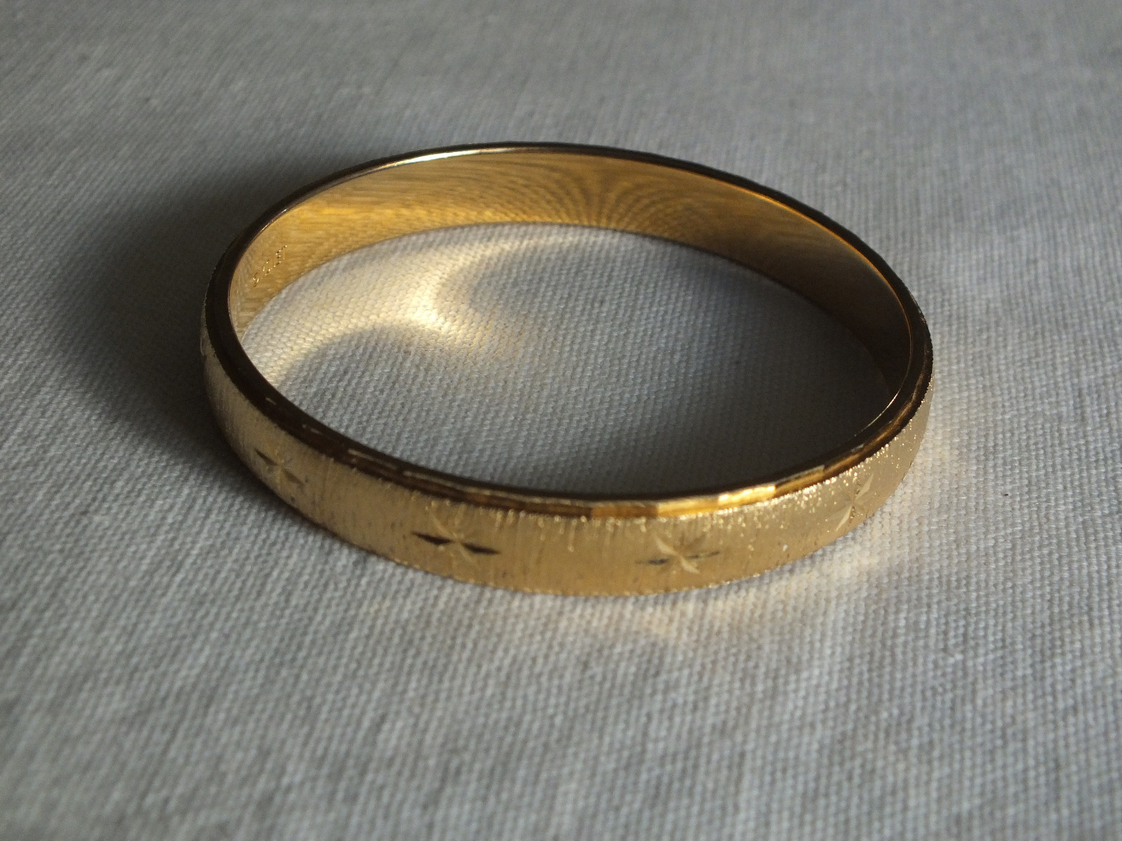 Stunning Bangle Bracelet Gold Tone Texture Emboss Signed MONET 3/8″W x 2 1/2″ A