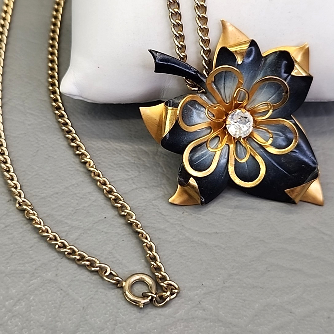 Vintage Leaf Necklace Layered Enamel Rhinestone Gold Tone 23.5″
