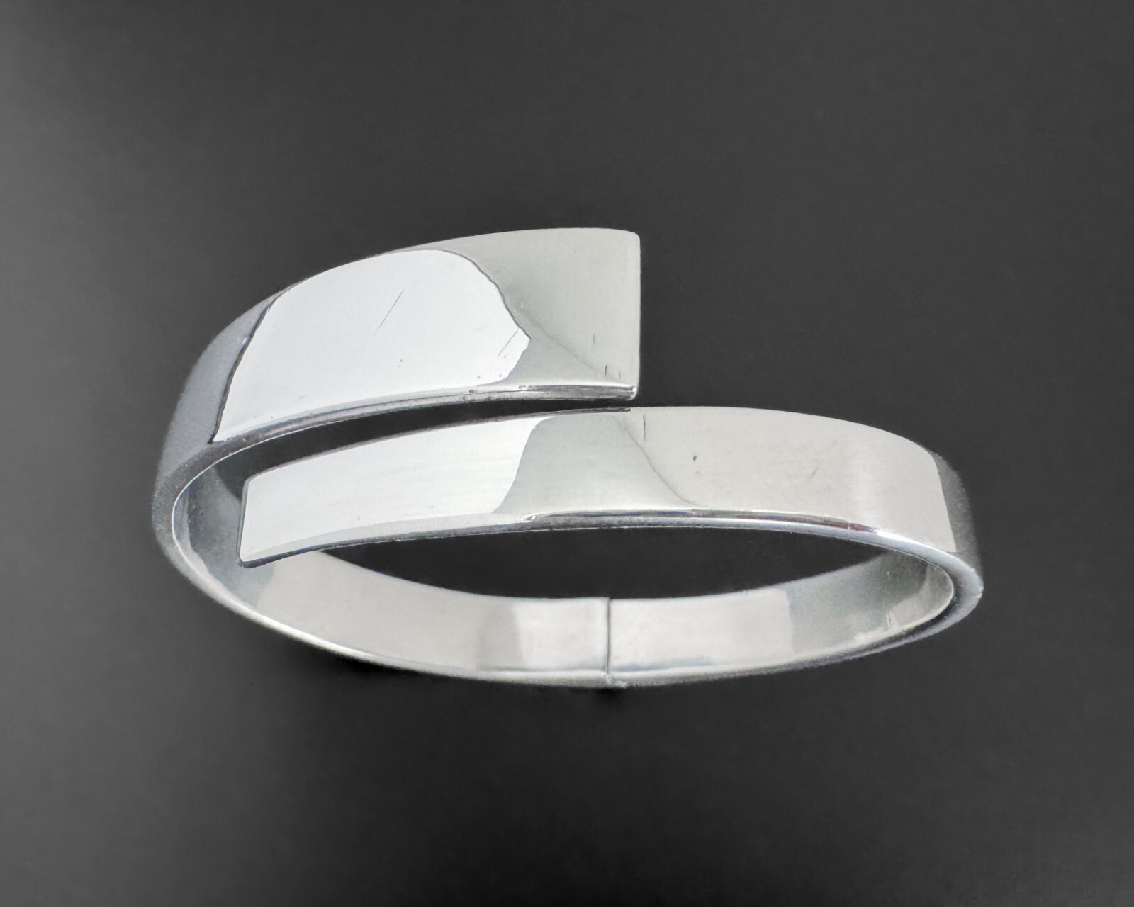 44g Hinged Modernist Vtg Abstract Swirl Wrap Sterling Silver Bar Chunky Bracelet
