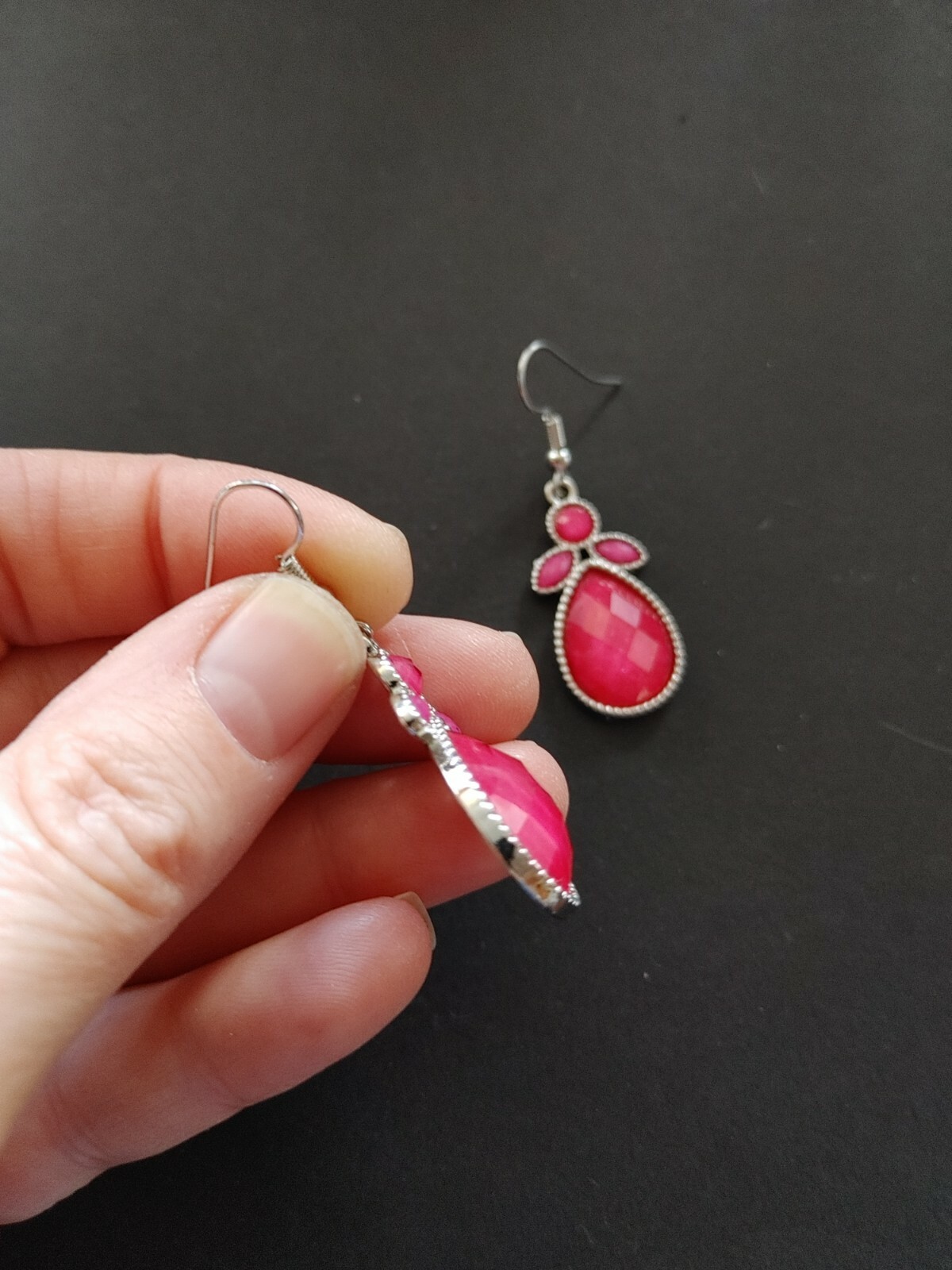 Vintage earrings hot pink faceted acrylic rhinestone silver tone metal