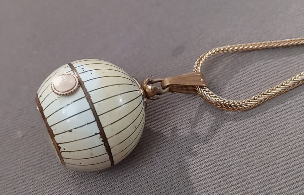VINTAGE CARAVELLE BALL PENDANT WATCH 60’S WHITE & GOLD ENAMEL RUNNING HAND WIND