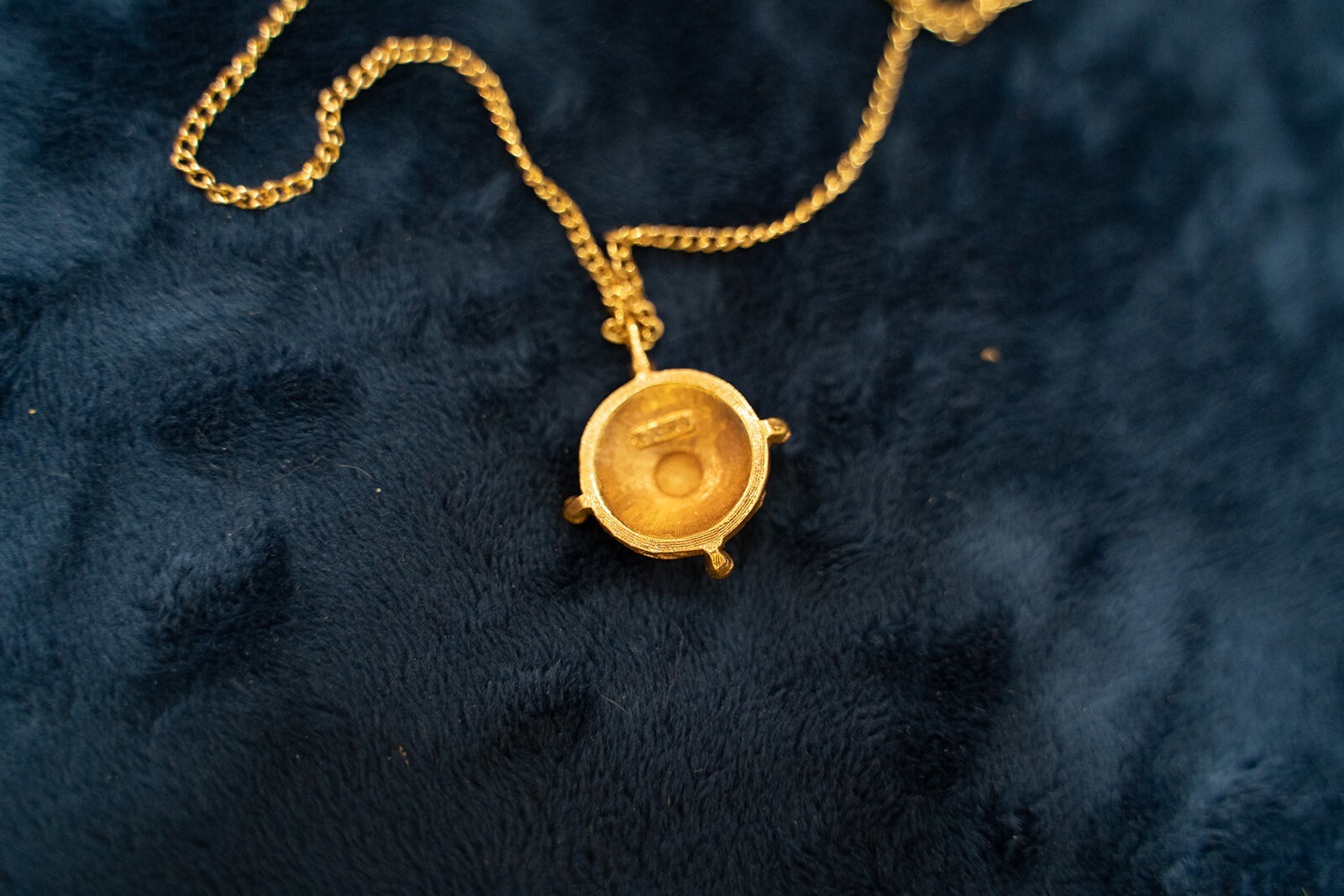 Vintage Coro Pendant Gold Nautical Circular Cannetille art deco nouveau pattern