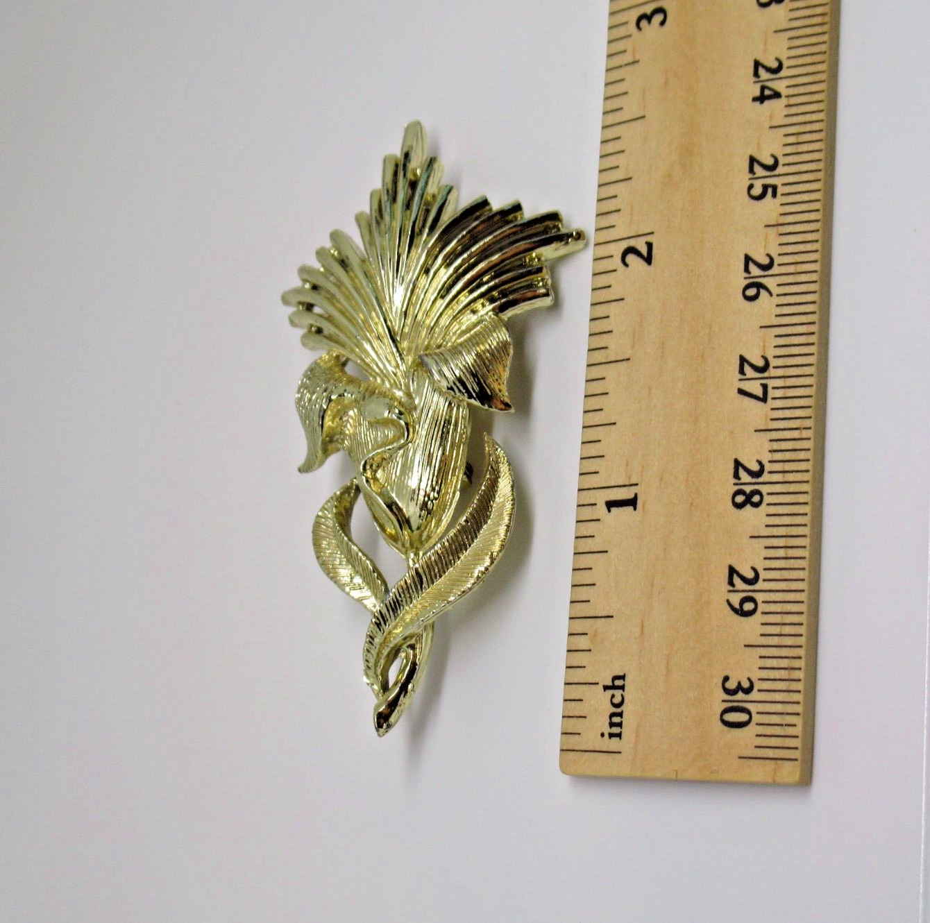 Vintage Gold Tone Flower Brooch Detailed Artistic Floral Design