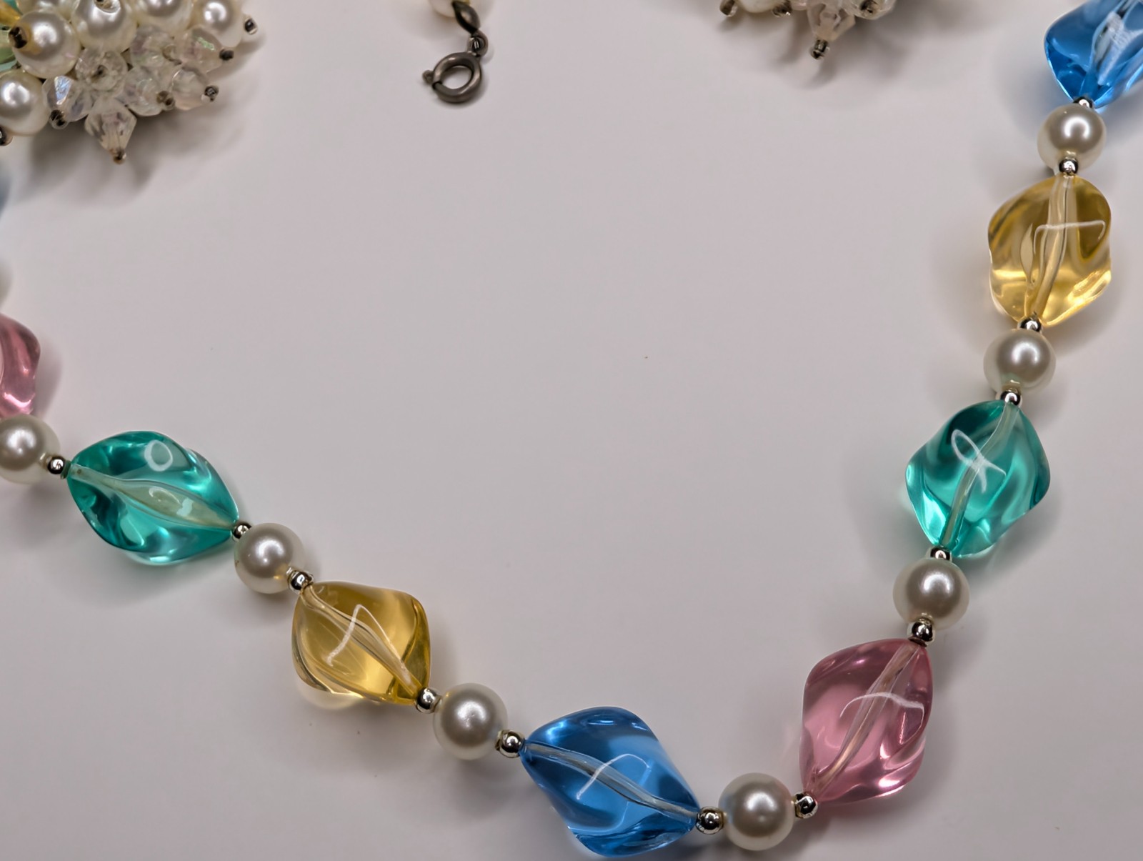 Vtg Multi-Color Pastel Lucite Necklace Earring Set Faux Pearl Mid-Century