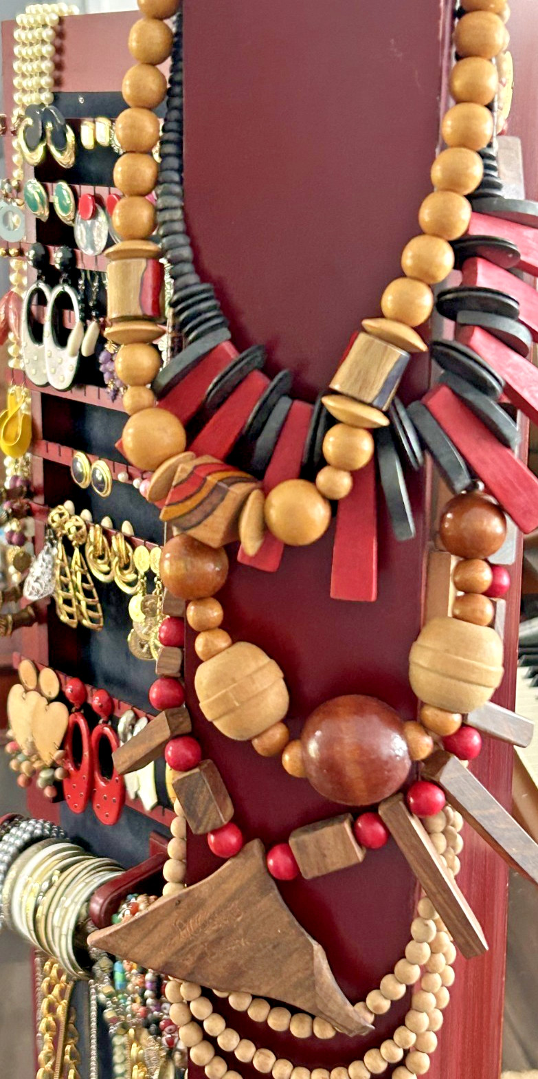 Lot Costume Fashion Jewelry Vintage-Current Necklaces Bracelets Earrings etc.