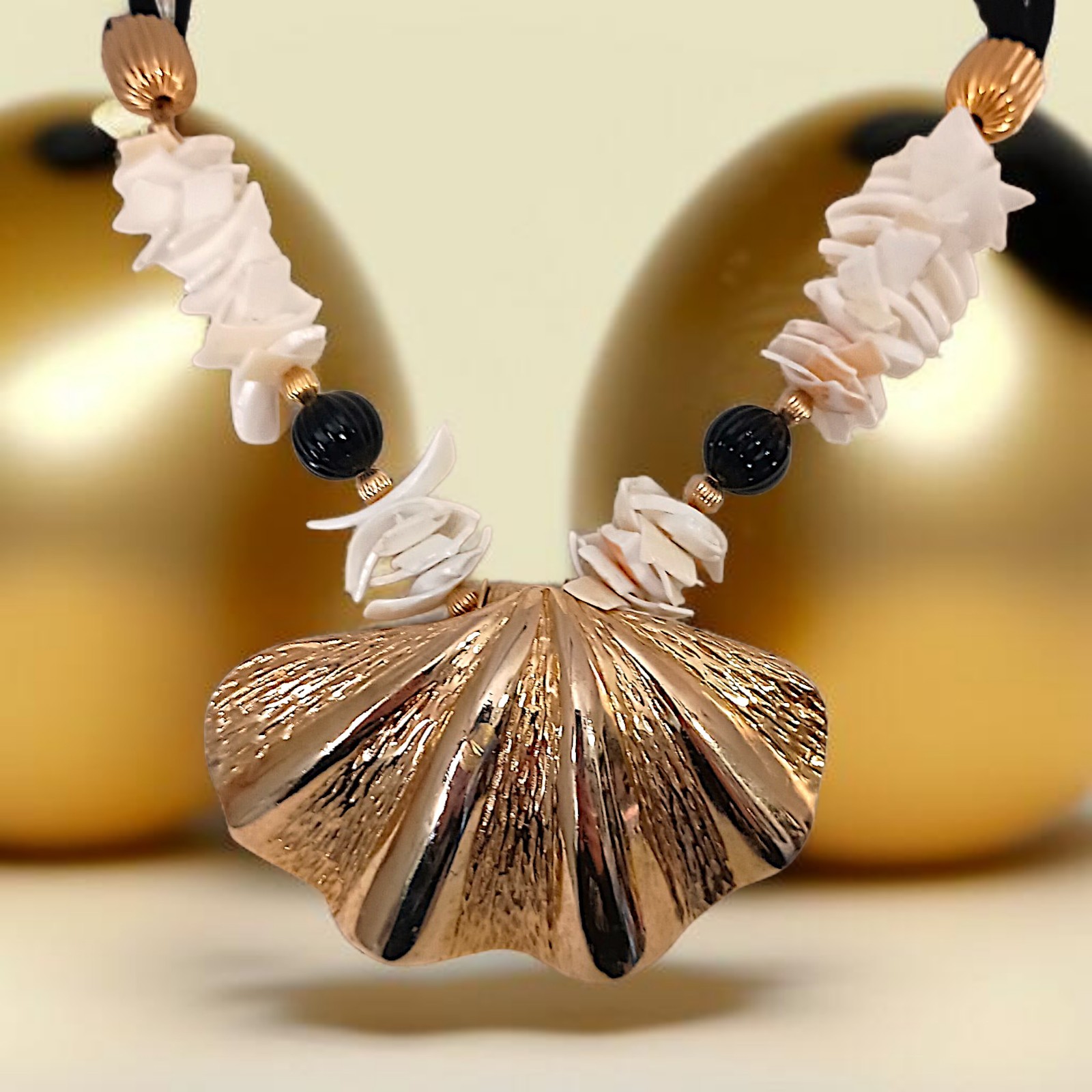 Gay Boyer Scallop Shell Necklace Vintage Corded Chunky Maximalist Coastal Beachy