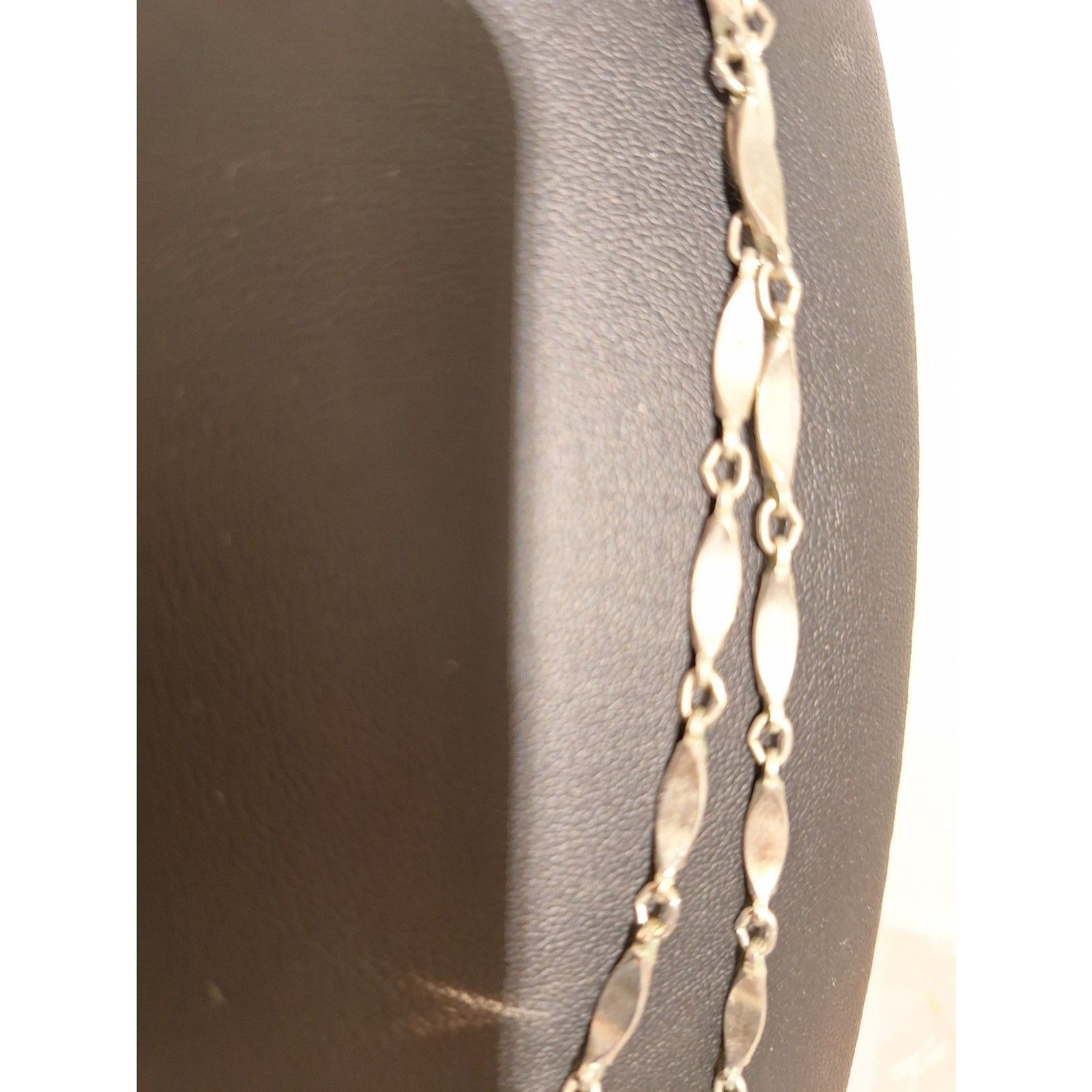 A Vintage Silver Tone Elongated Bar Link Necklace Elegant Minimalist Y2K