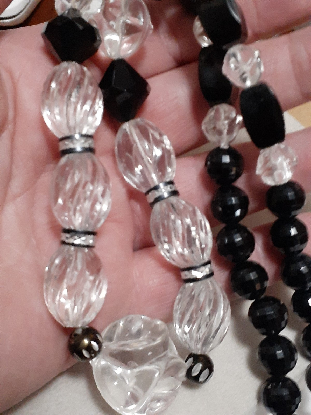 Vintage black & clear lucite bead chunky necklace w/rondelle spacer beads 25″