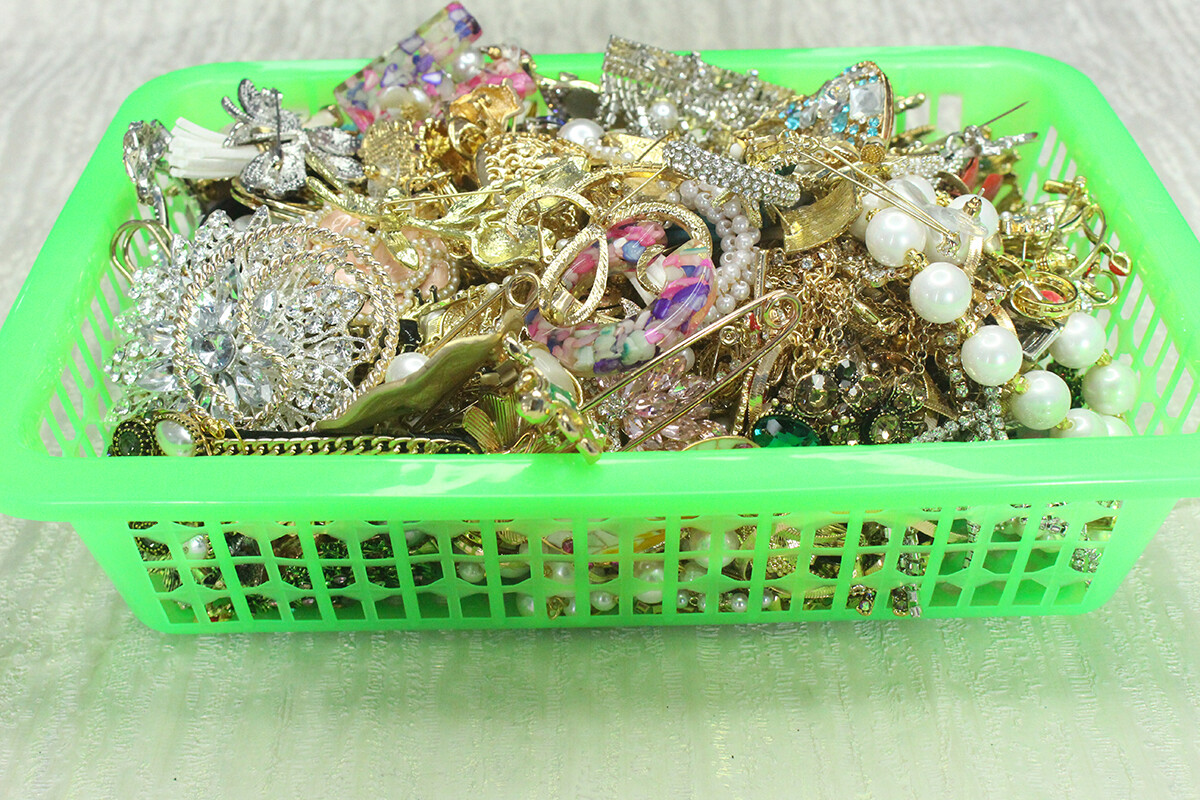 Vintage Estate Costume Jewelry Lot 50 Pieces ALL Brand New Brooch Necklace A+++
