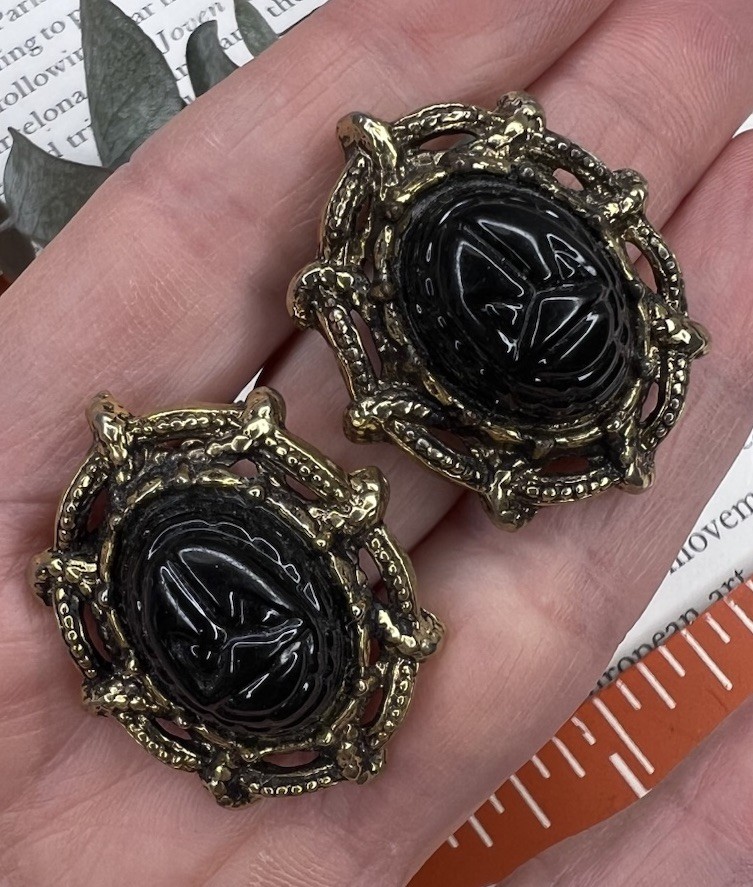 Vintage Oval Clip On Earrings Scarab & Brass Tone 60s Egyptian Revival Jewels 🖤