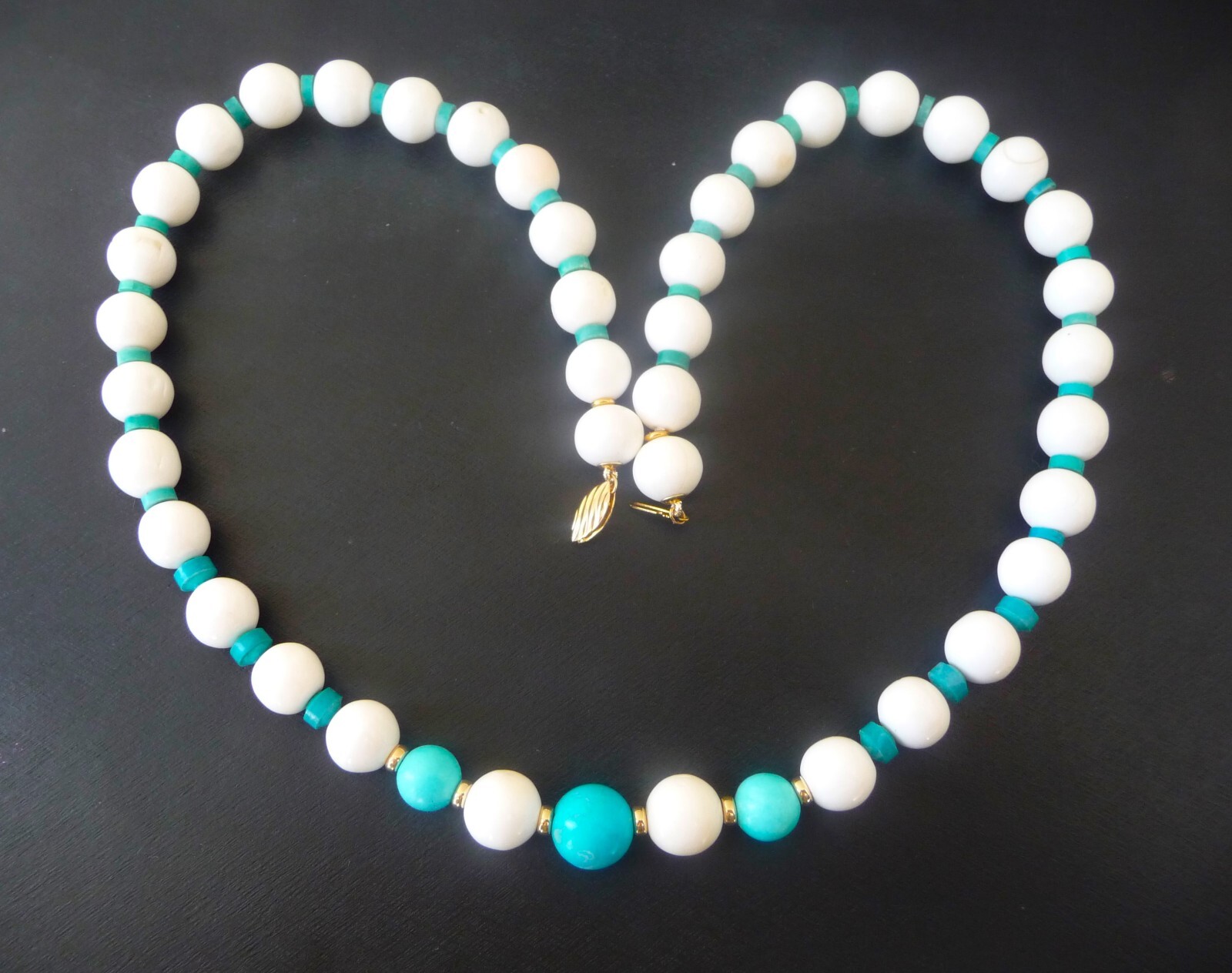 GORGEOUS VINTAGE 14K GENUINE WHITE CORAL TURQUOISE BEADED STATEMENT NECKLACE!