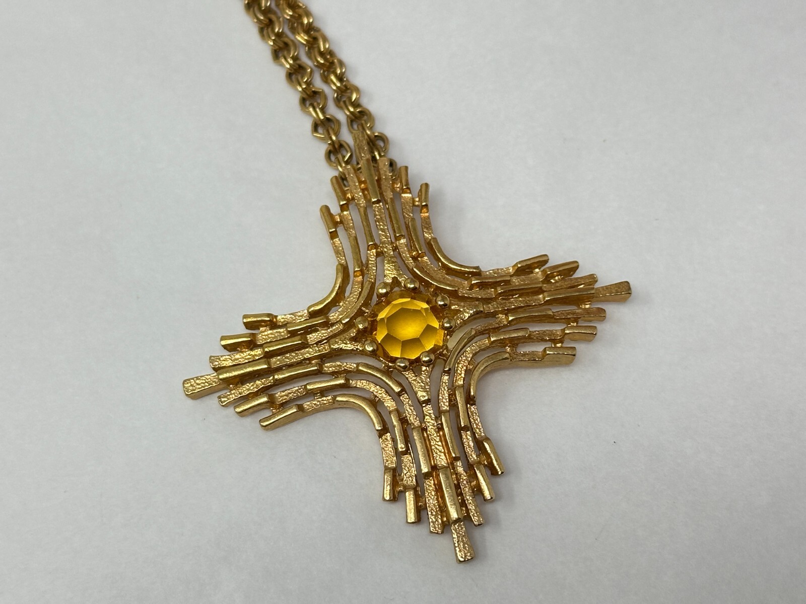 Vintage 1978 Sarah Coventry Goldtone OMEGA Maltese Cross Pendant 24″ Necklace