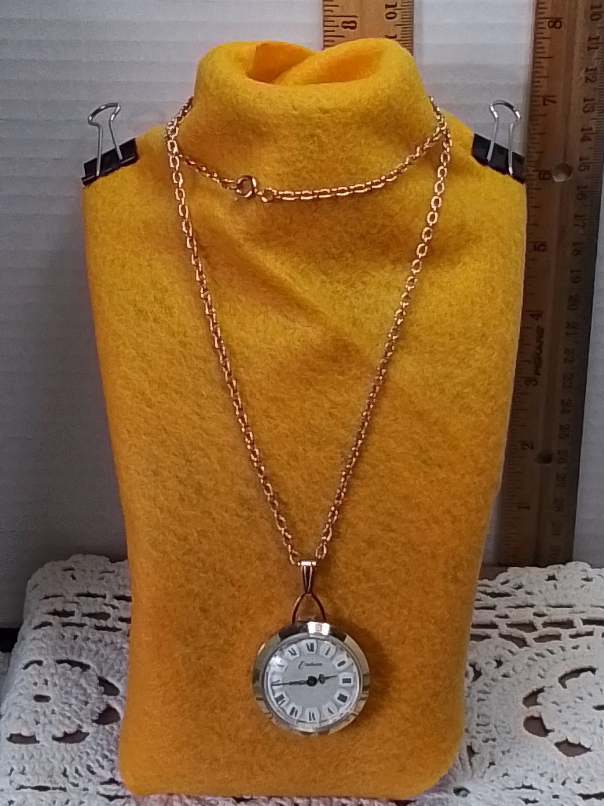 Estate Vtg ENDURA round watch pendant oval chain necklace gold tone manual wind