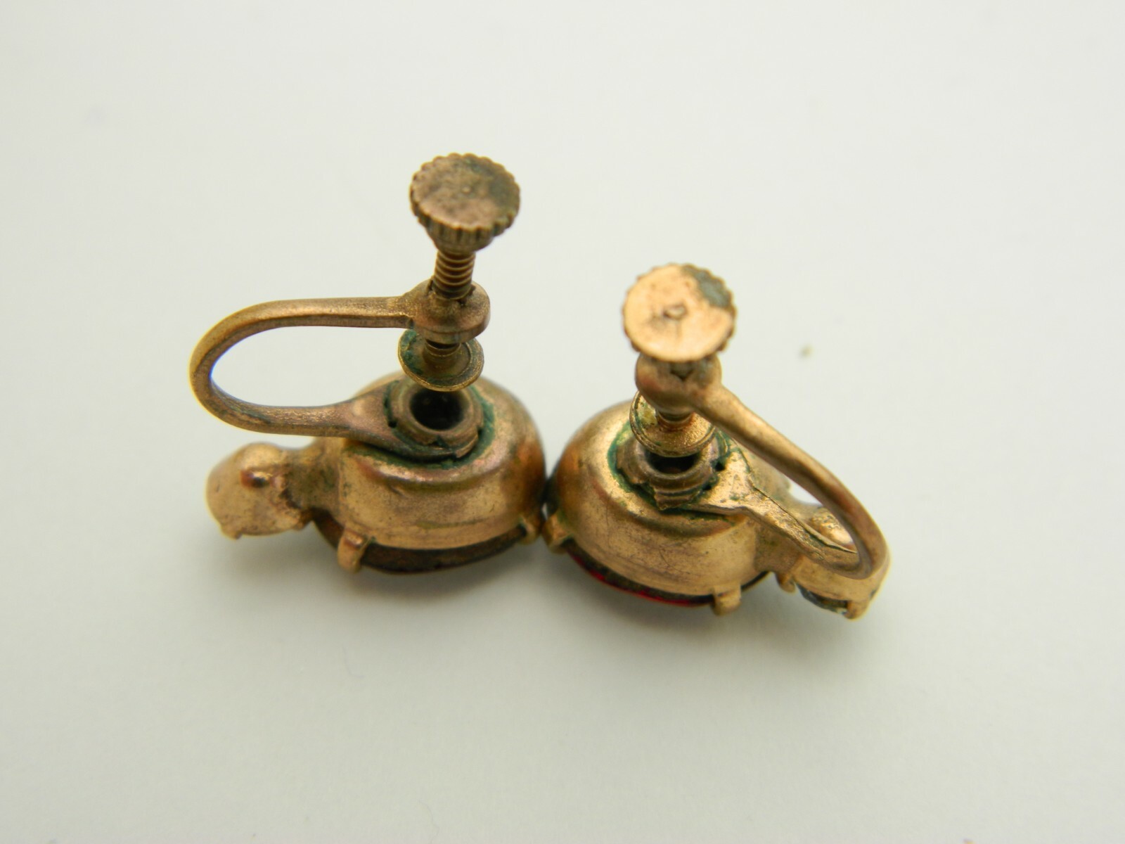 Red Clear Glass Rhinestone Gold Tone Screw-On Earrings Vintage