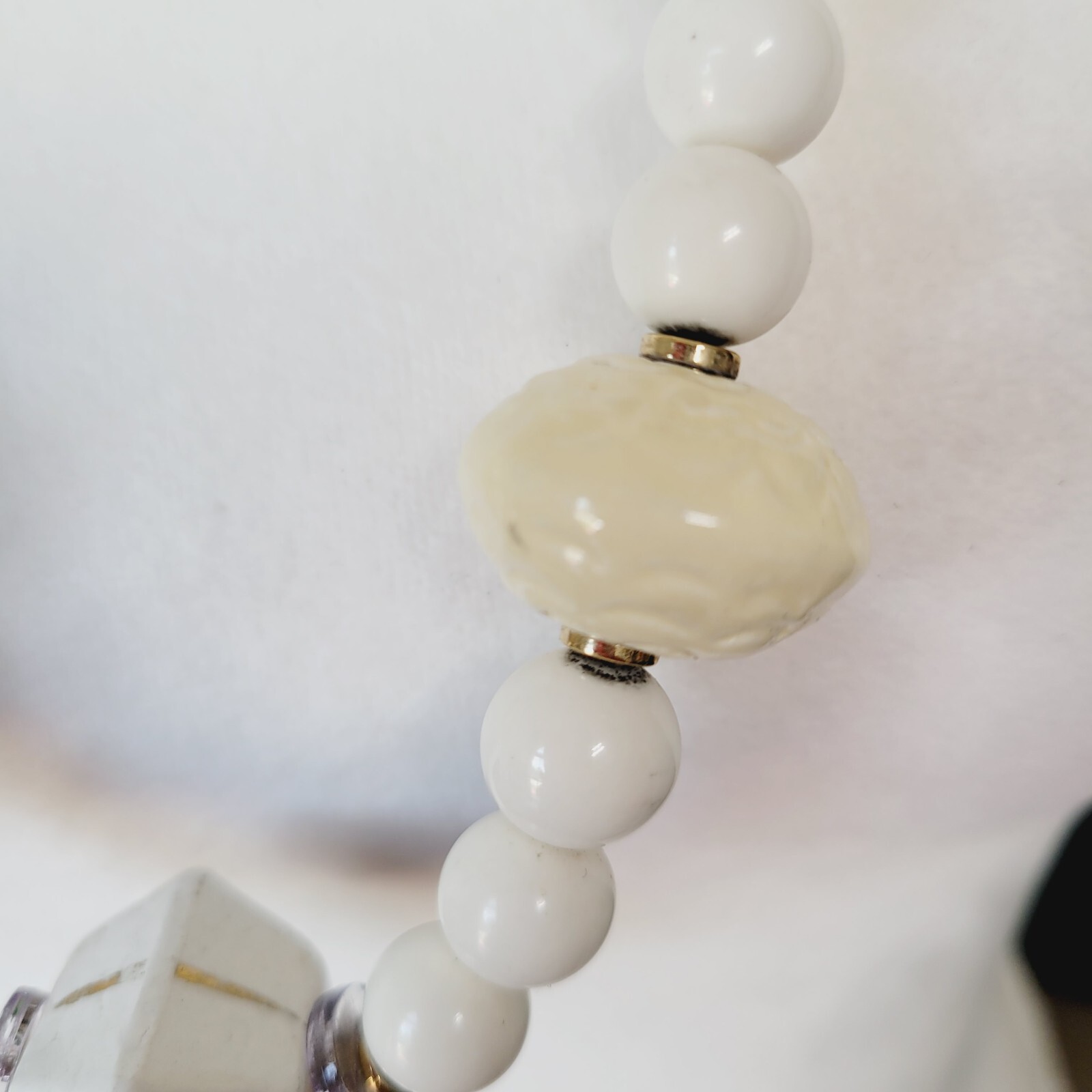 Vintage Retro White Acrylic Beaded Necklace Chunky Business Casual Everyday Wear