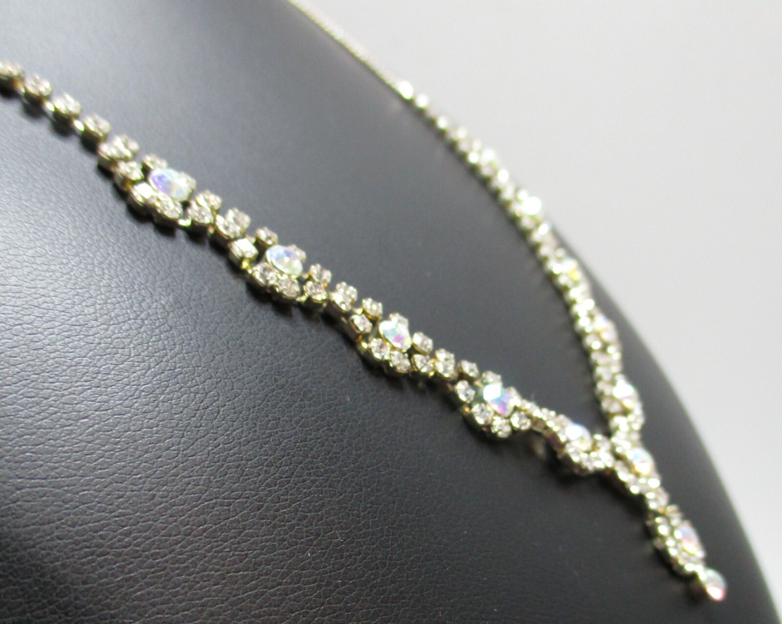 VINTAGE SIGNED CLAIRE’S DIAMANTE & PASTEL AB GLASS CRYSTAL RHINESTONES NECKLACE