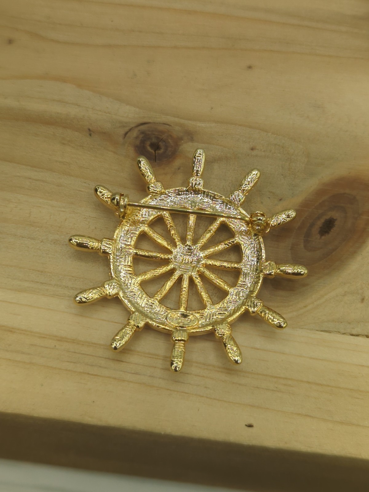 Vintage Danecraft Red Enameled Metal Nautical Ship Wheel Brooch Pin 2”