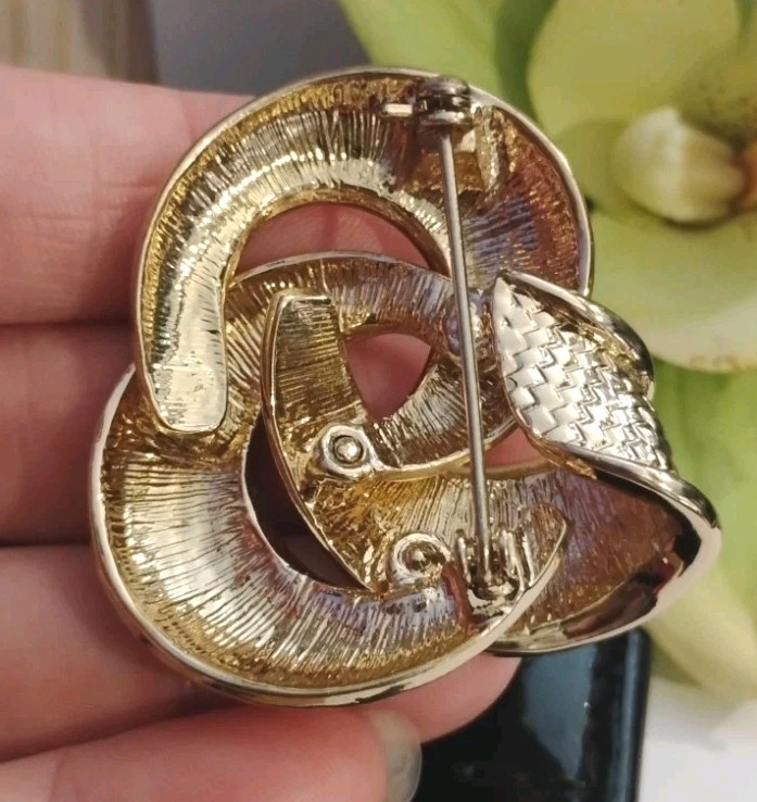 Vintage Ornate Unsigned ORENA Paris Textured Triple Golden Knot 1.5″ Pin/Brooch!