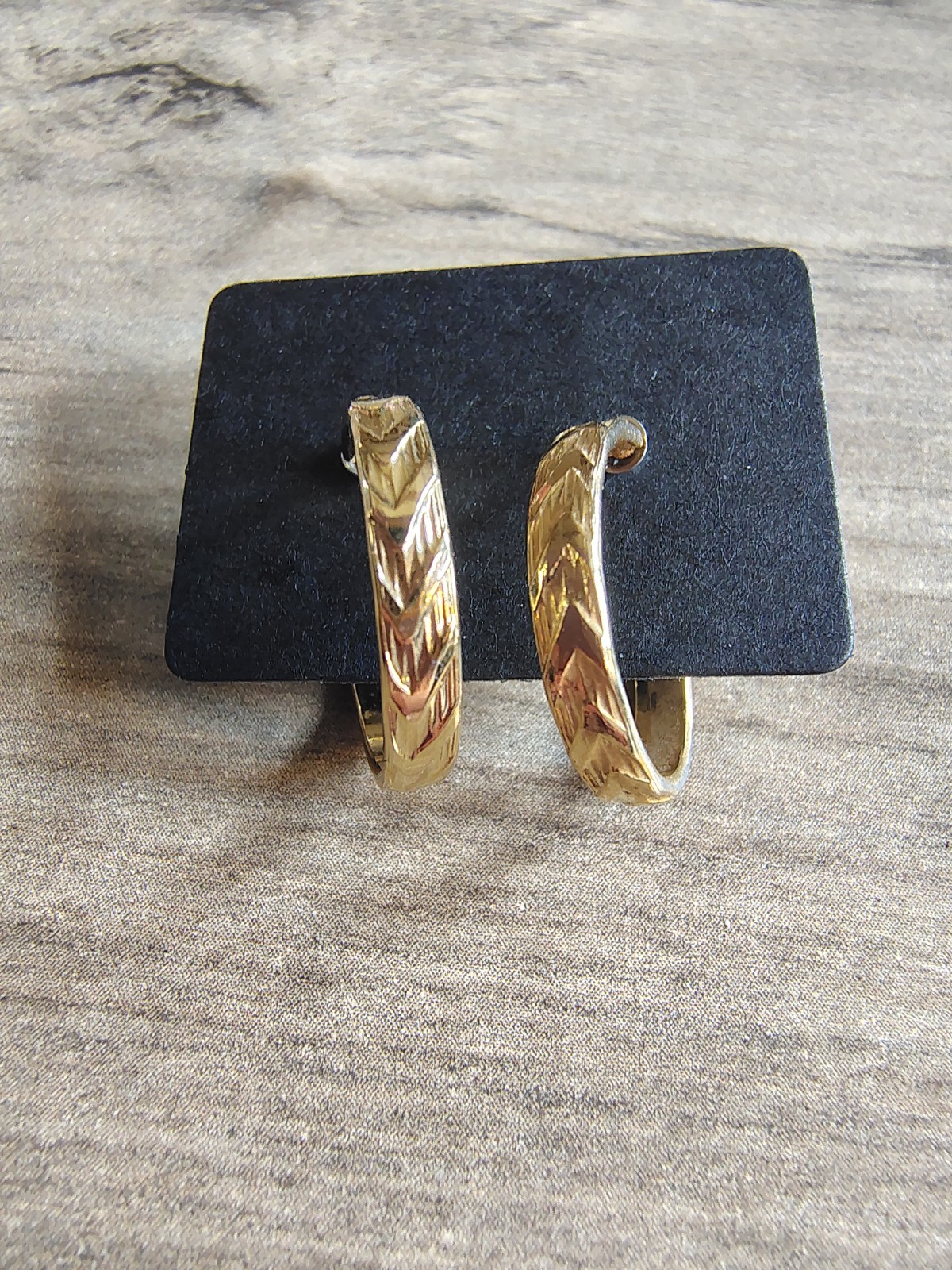 Vtg Gold Tone Hoop Earrings Casual Basic Classic Business Everyday Pierced