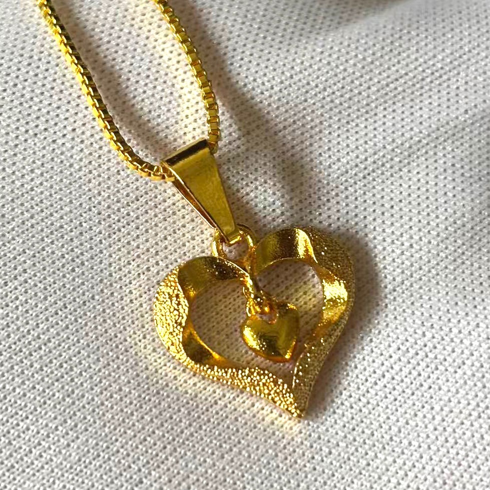 Vintage Heart Golden Pendant Necklace Gold-plated (NOT SURE) marked ‘999’