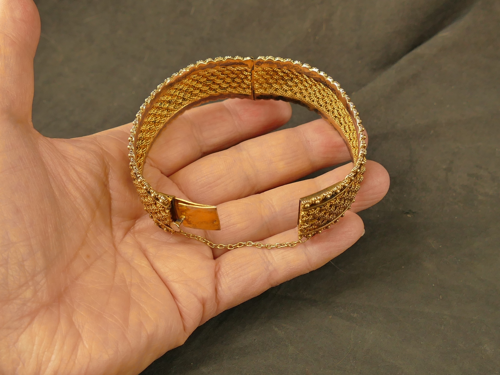 PORTUGUESE SILVER GILT CANNETILLE & BASKETWEAVE HINGED BANGLE BRACELET 1950’S
