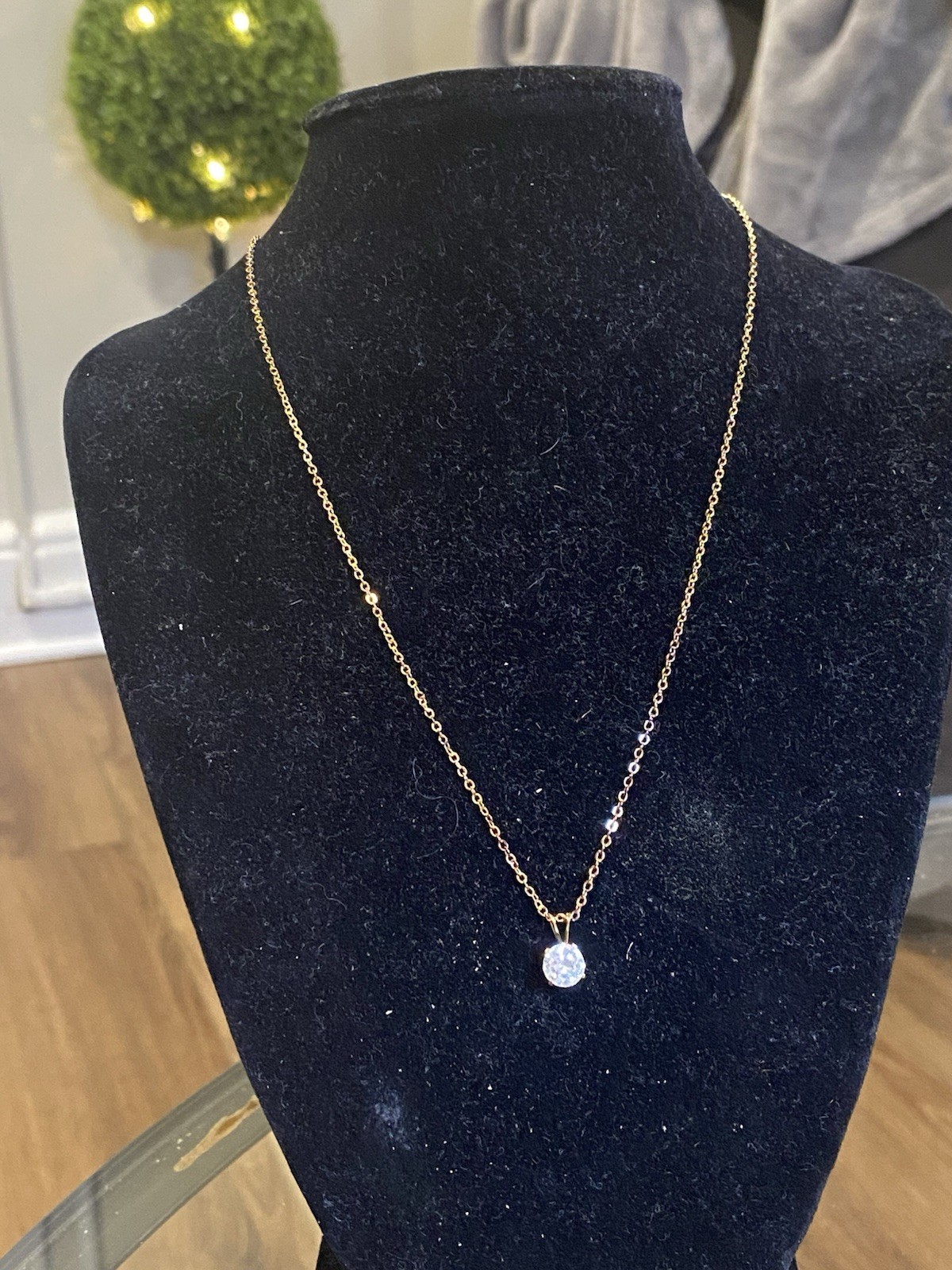 Lindenwold Fine Jewelers Gold-Tone 16″ Necklace Round Cubic Zirconia Vintage NEW