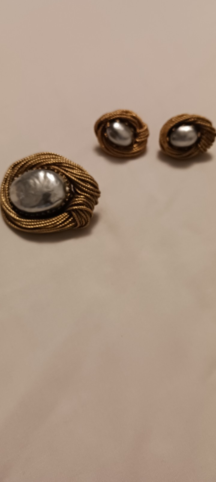Vintage MABE Blue-Gray Pearl and Gold Tone Pin/Brooch And Earring Set