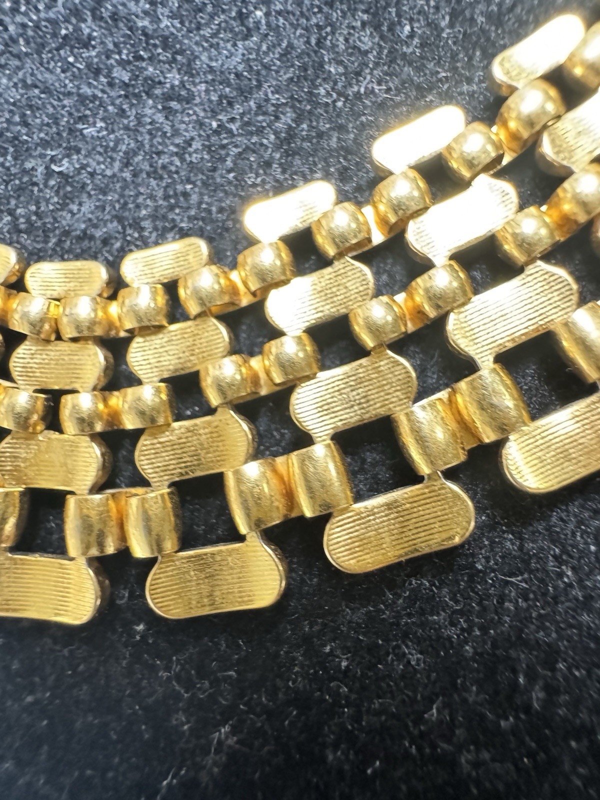 Vintage Napier Thick 80s Gold Tone Panther Link Chain 16” Necklace Choker Collar