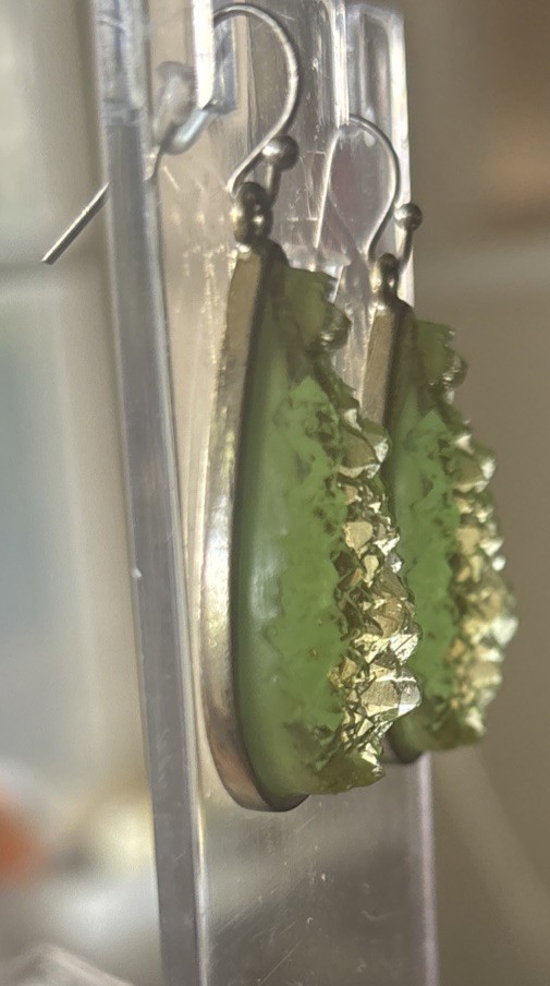 VTG Crystal Geode Light Green Teardrop Dangle Drop Earrings Hook Closure
