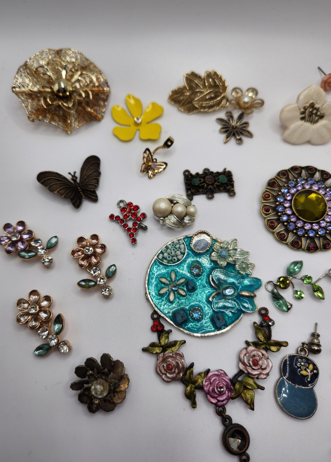 Flower Craft Jewelry Pieces Junk Drawer 30 Different Pieces