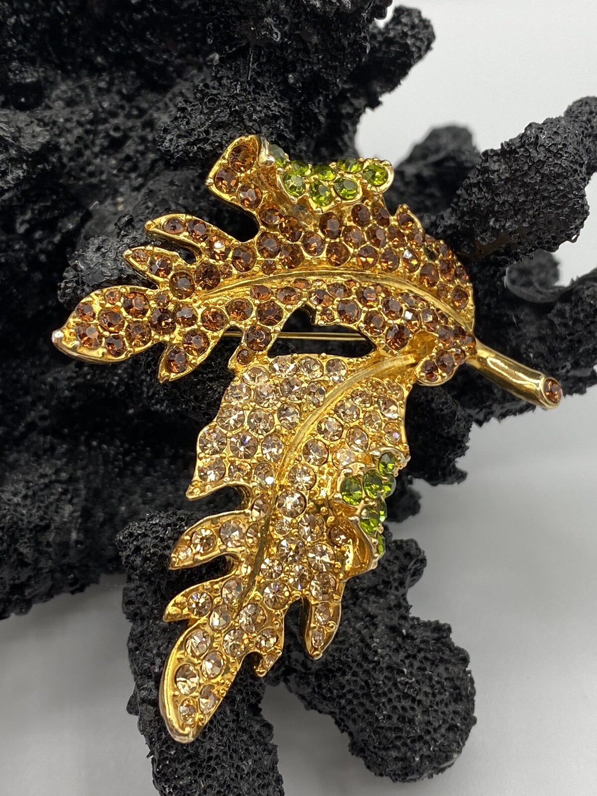 Brooch Kenneth J Lane KJL Signed Leaf Leaves Rhinestones Gold Tone With Box NICE