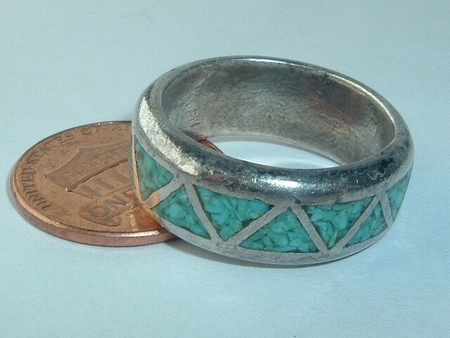 VINTAGE CORAL CHIP INLAY RING BAND SIZE 8