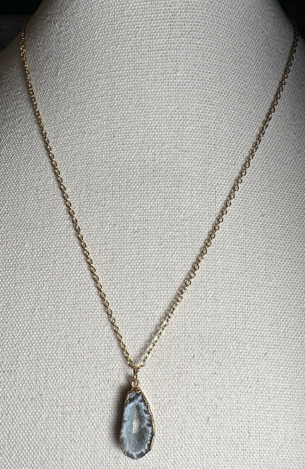 Vintage Gold Trimmed Druzy Agate Geode Oval Pendant On Chain Necklace