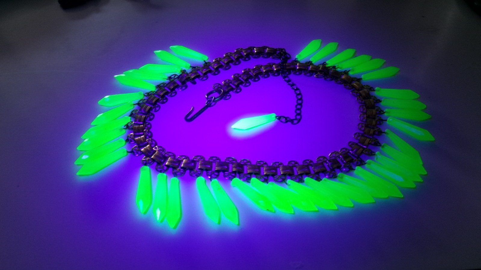 Stunning Vtg MCM West Germany Book Chain Uranium Glass Dangle Fringe Necklace
