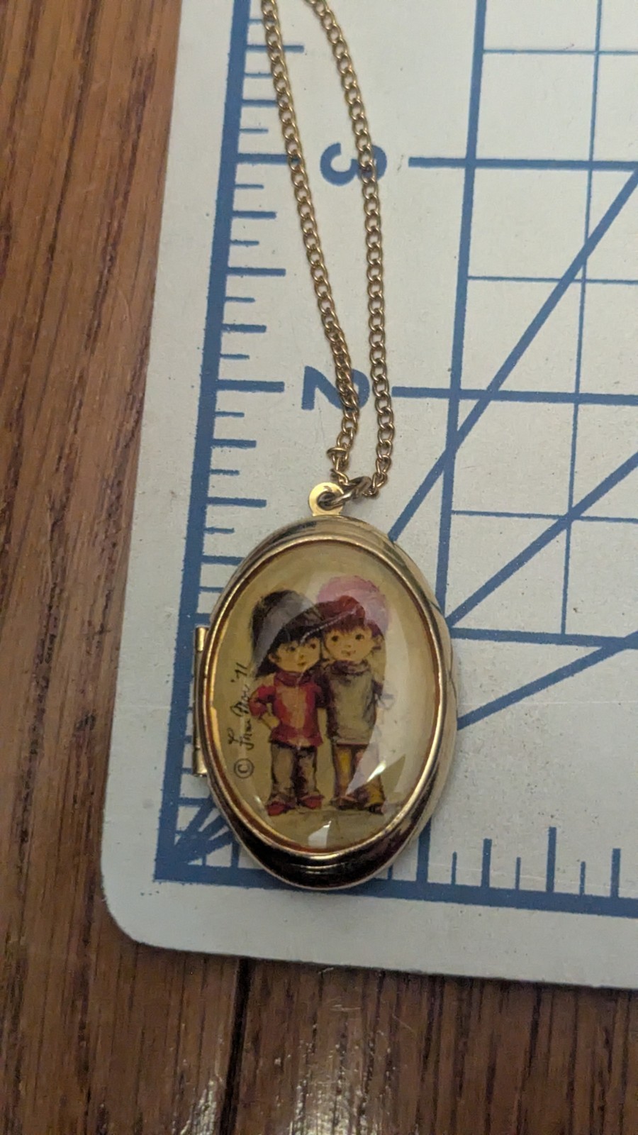 VINTAGE 1971 Fran Moore Moppetts Locket Necklace Gold Tone 17″