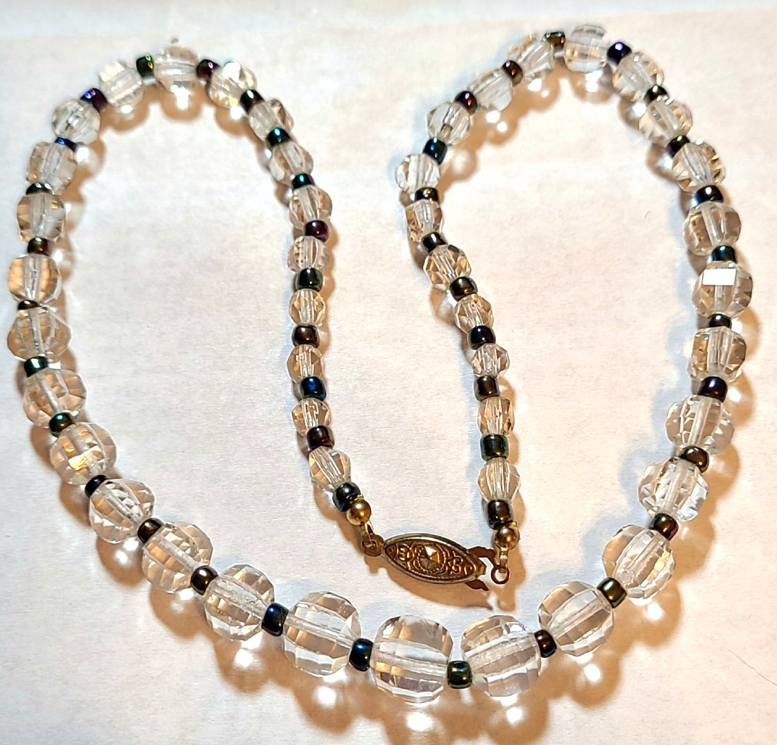 VINTAGE STUNNING GOLD TONE AURORA BOREALIS FACETED GLASS NECKLACE