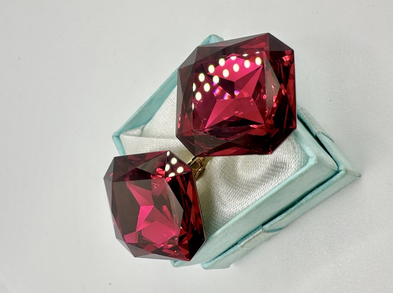 VTG Fuchsia Pink Red Crystal? Clip Earrings Gold Tone Runway Designer Rare Read