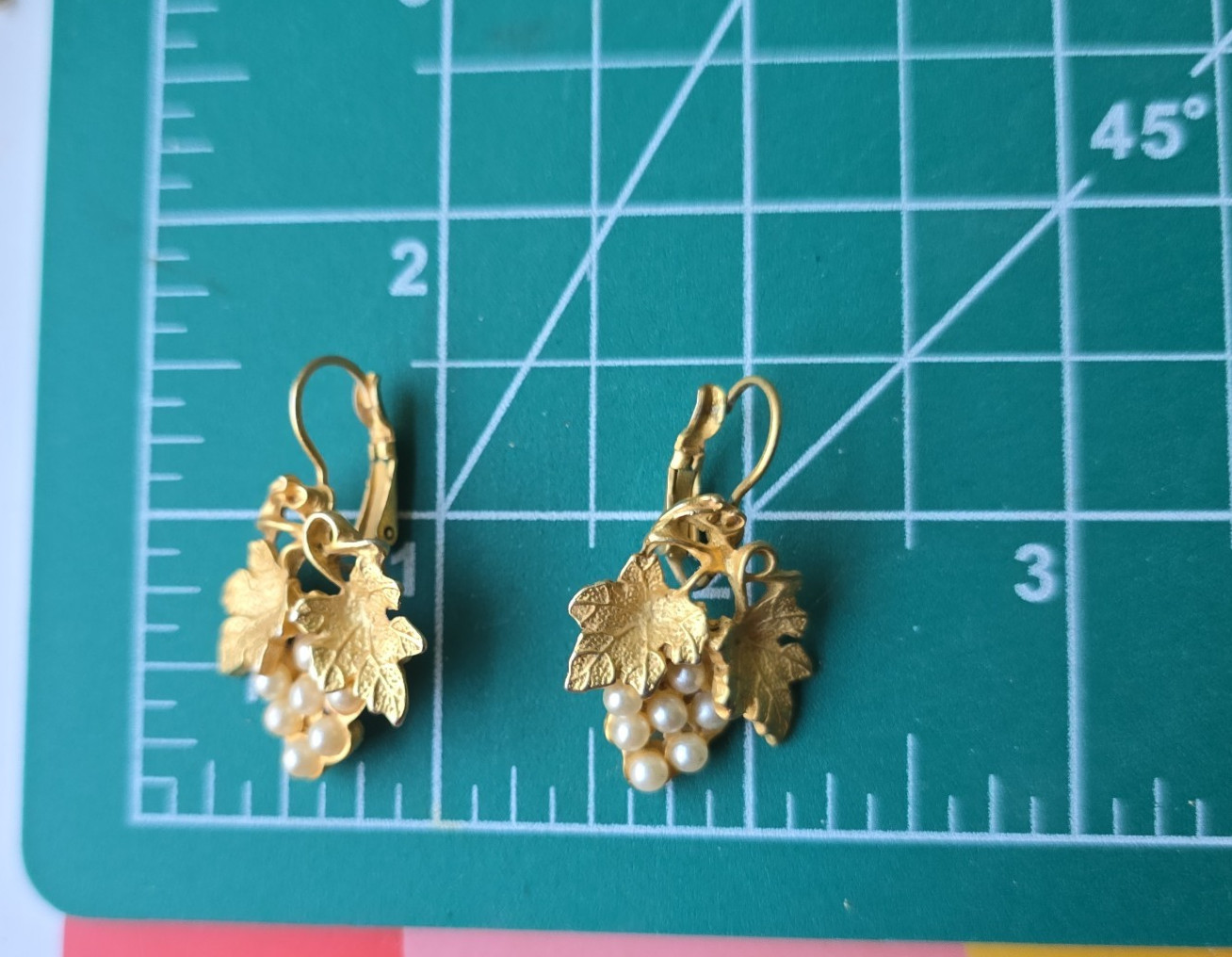 Vintage 80s Gold Brushed Faux Pearls Grape Clusters Pierced Earrings