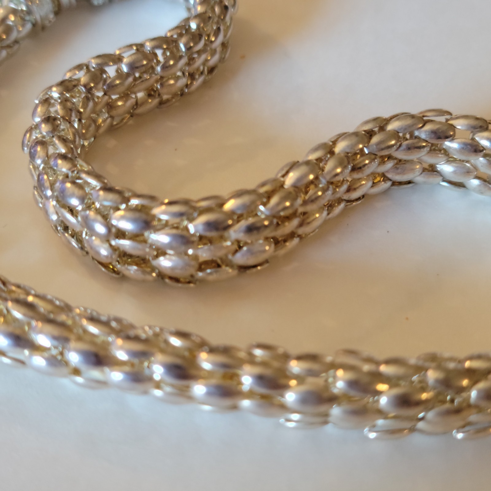 Vintage Silver Tone Popcorn Mesh Choker Necklace Magnetic Clasp Easy Wear 17″