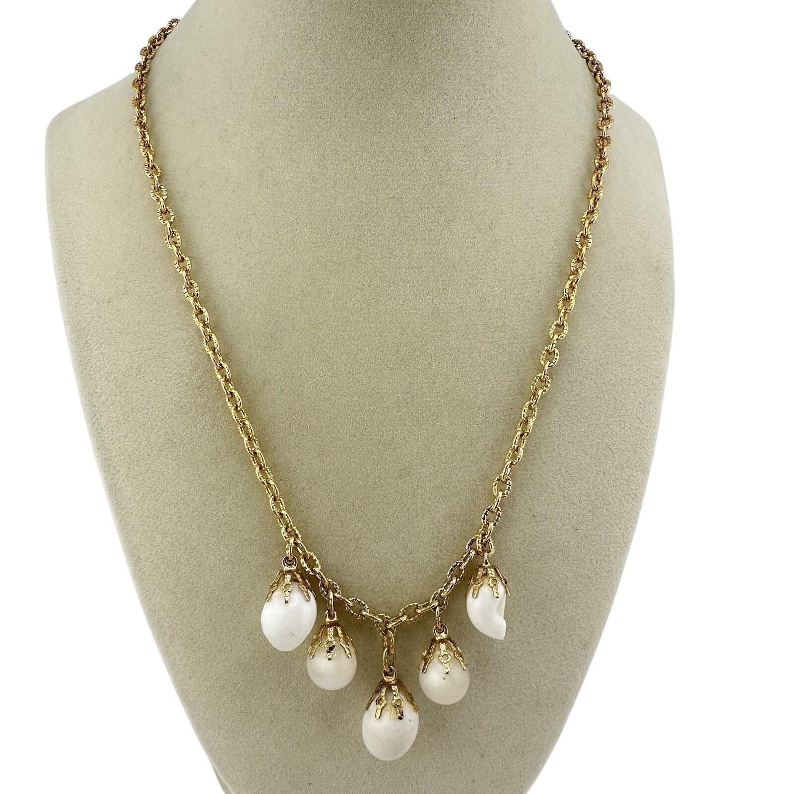 Vintage Natural Shell White Acrylic Cat’s Eye Beads Gold Tone 18” Necklace