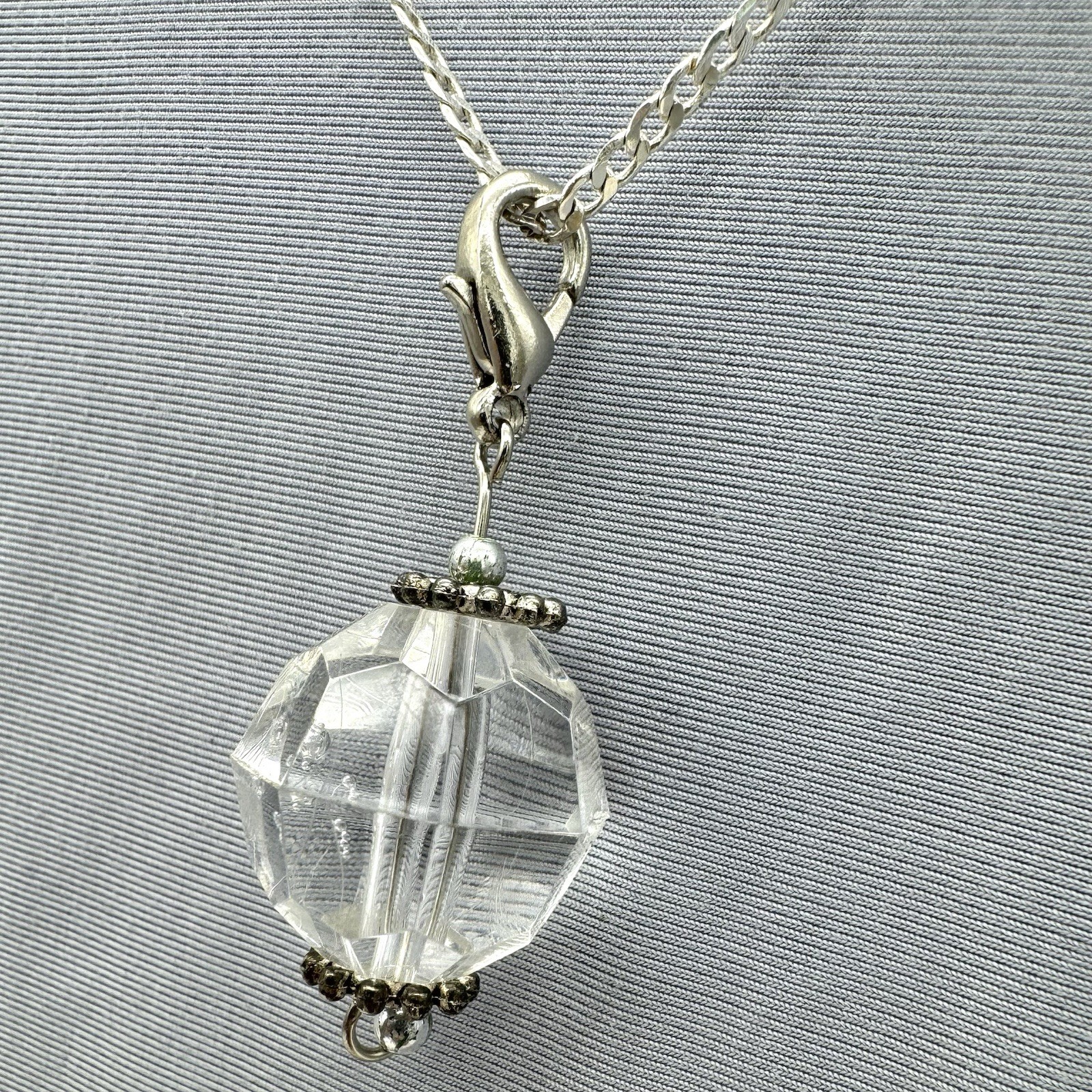 VTG Crystal Acrylic Lucite Plastic Faceted Large Pendant Necklace 29.5” Chain