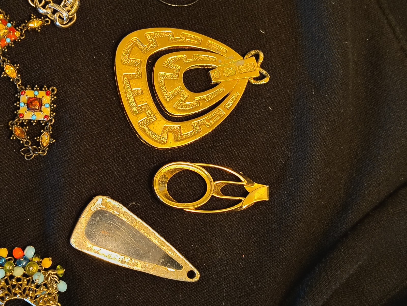 Nice Collection Of Vintage To Mid Modern Costume Jewelry Pieces