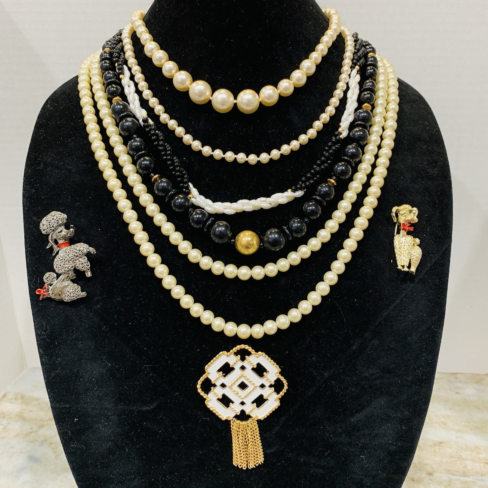 VTG Jewelry Lot 10pc black white Necklaces Dog Pins Gerry Avon Faux Pearl 60-80s