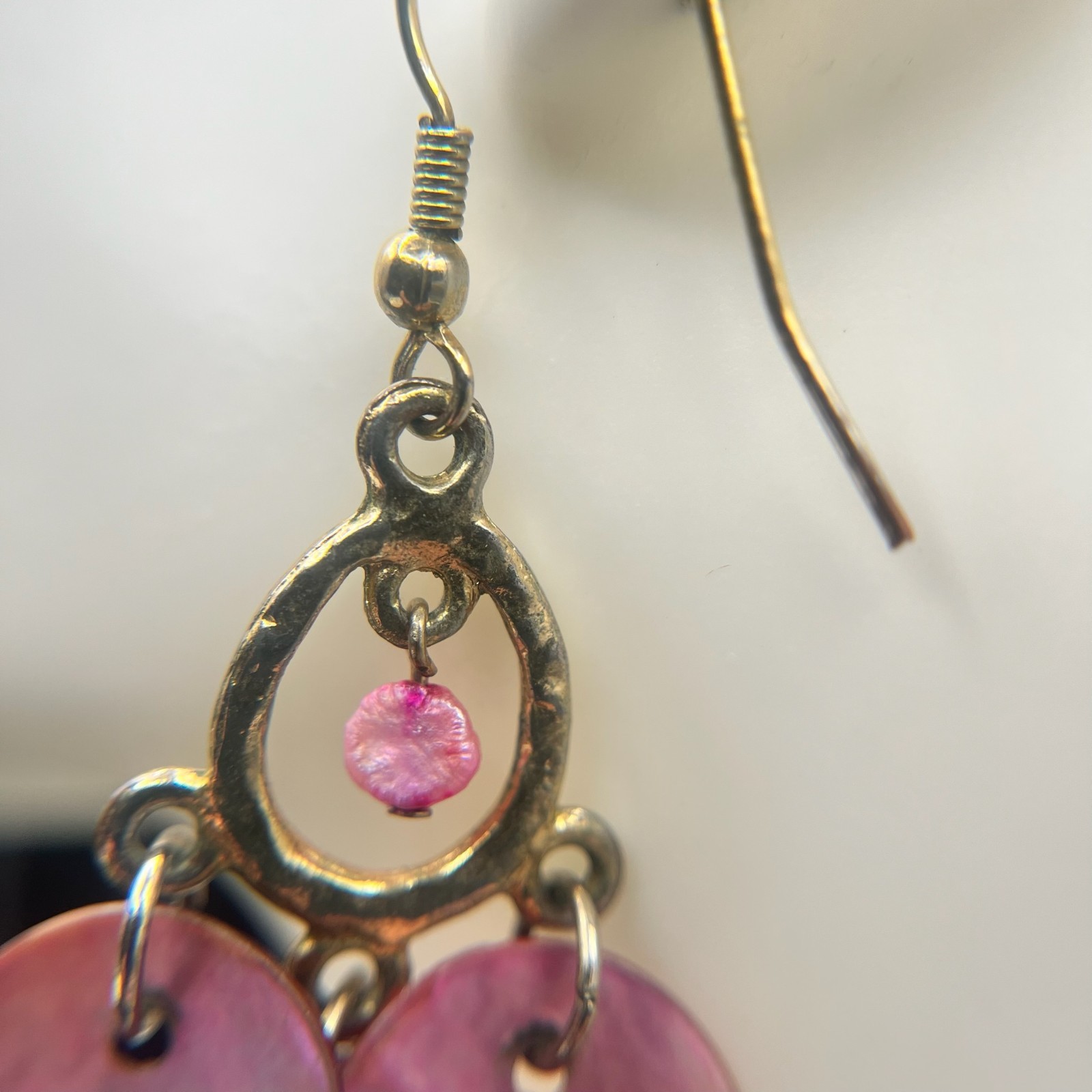 Vintage Y2K Dyed Shell Disc Chandelier Earrings Dangle Boho Fish Hook Jewelry