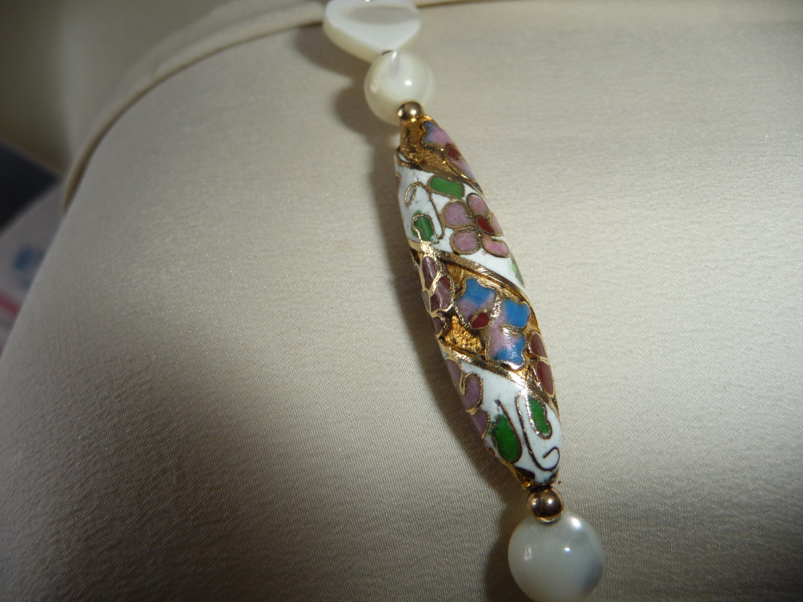 15”L MOP BEADS & HEARTS & CLOISONNE BEADS HAND KNOTTED NO CLASP NECKLACE #9/21