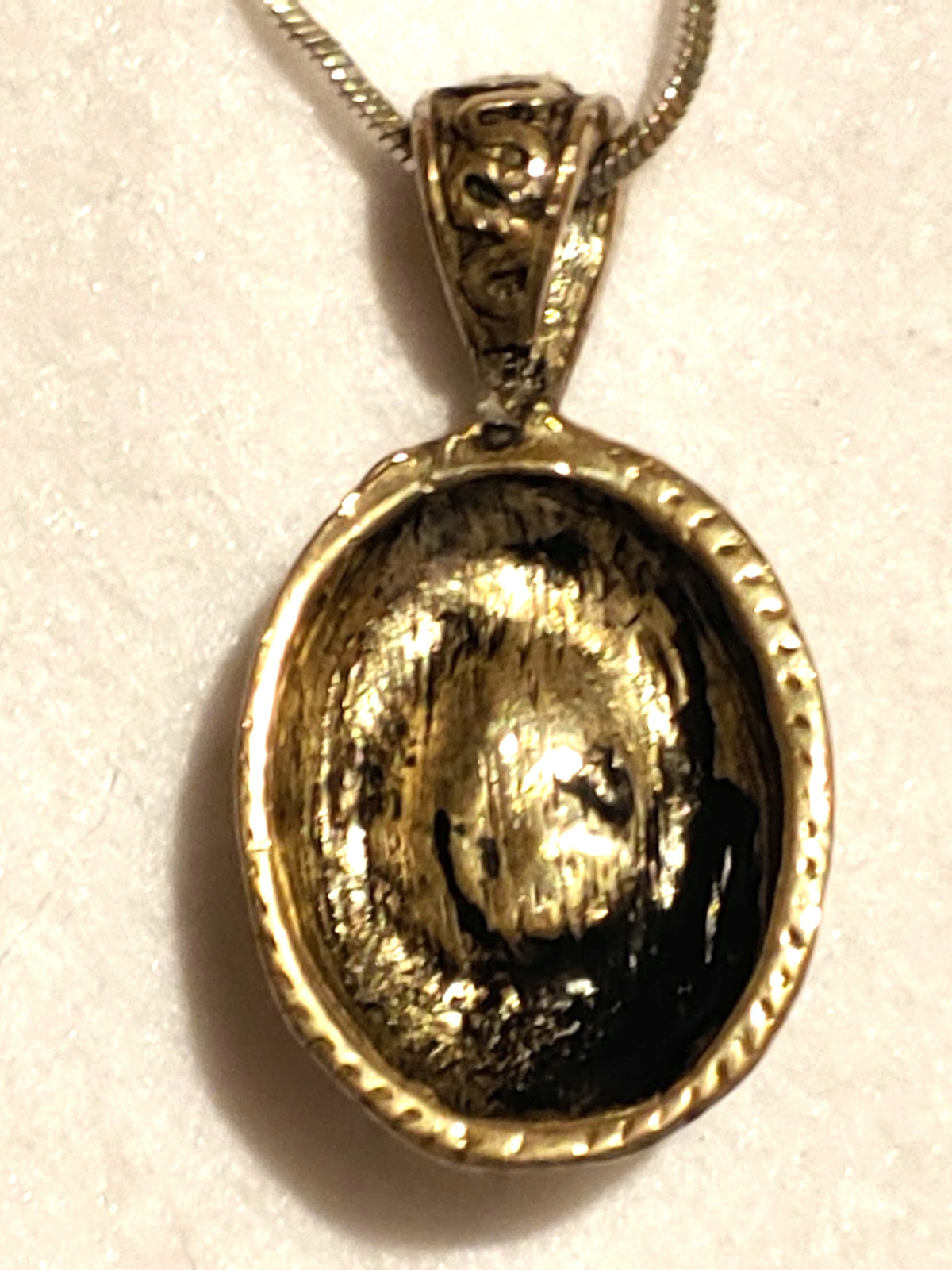 VINTAGE – Gray/White CATS EYE PENDANT – 17.5 in NECKLACE SILVER TONE CHAIN