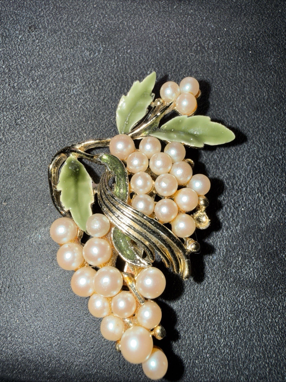 Brooch Pins Bunch of Grapes Gold Tone Vintage Jewelry