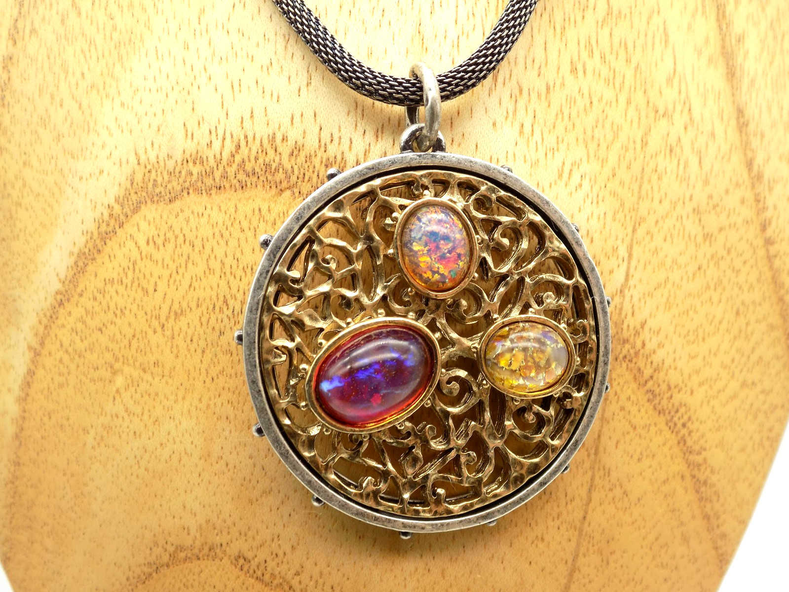 Signed SR Silver Tone Foiled Glass Cabochon Pendant Necklace Ornate