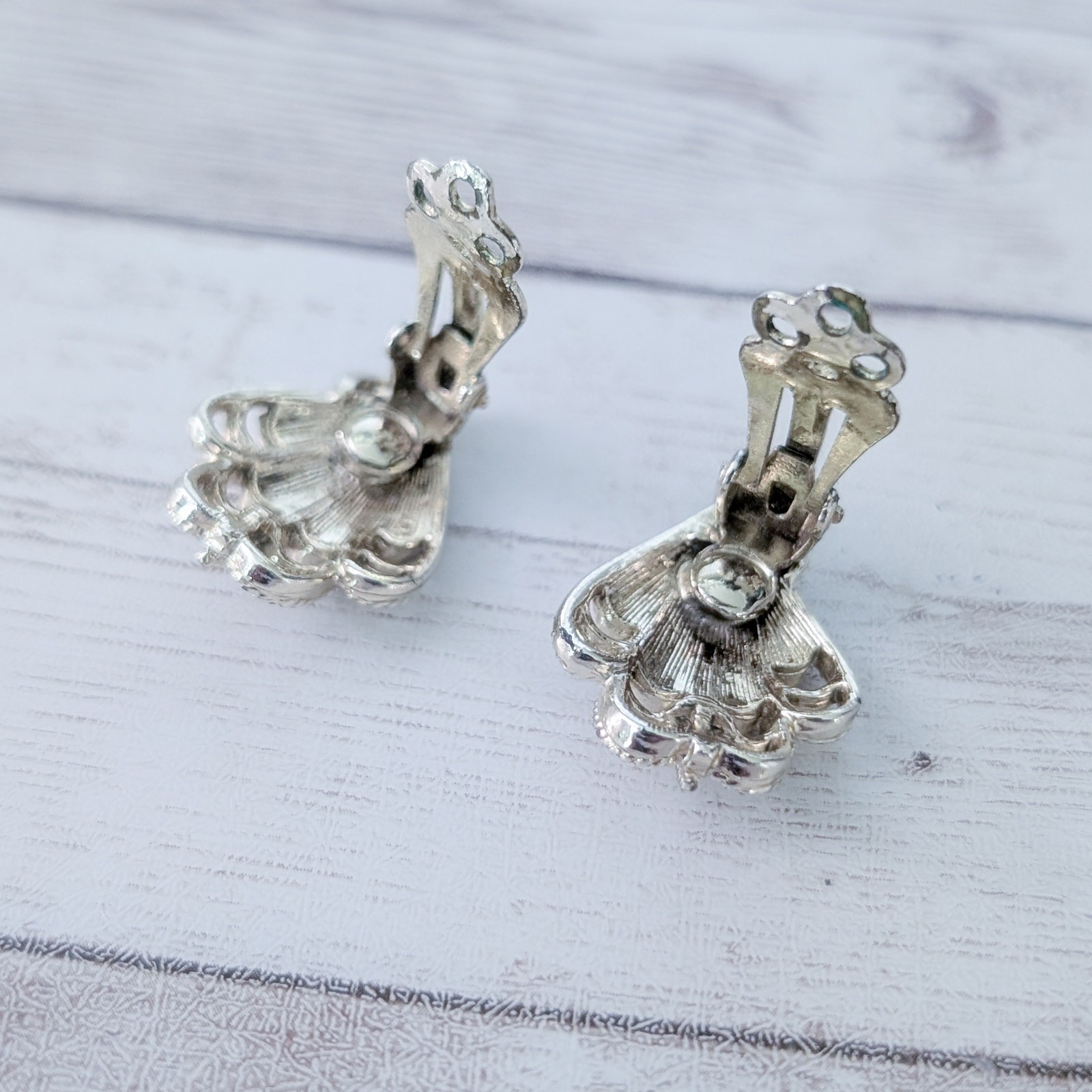 Vintage Clip On Earrings Very Light Gold Tone Stylish